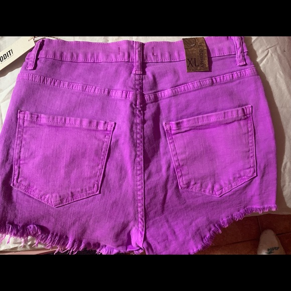 Aphrodite Purple high rise jean shorts- NWT - Picture 5 of 8